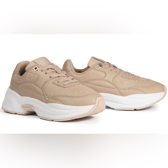 Sneakers for women: cheap, comfy& stylish! - Picture 1 of 3